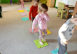 zabawy na ścieżce sensorycznej