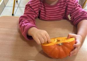 zabawy sensoryczne z dynią