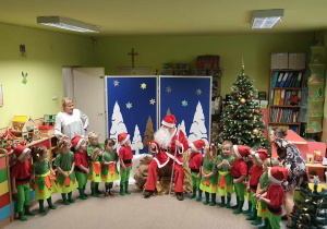 Spotkanie dzieci ze Świętym Mikołajem.