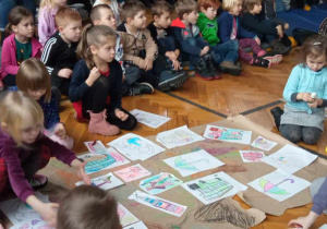 Dzieci podczas konkursu "Mistrz Lingwistyki"