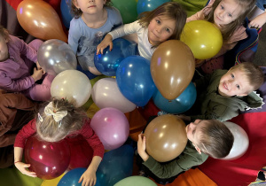 urodzinowe zabawy z balonami