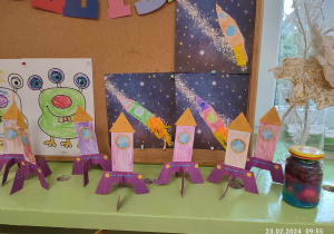 Rakiety kosmiczne wykonane przez dzieci.