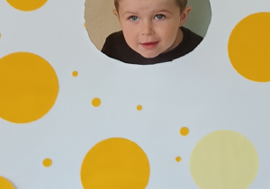 żółta fotobudka