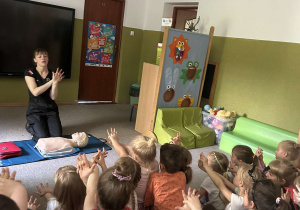 Pierwsza pomoc - zajęcia warsztatowe ze strażakiem.