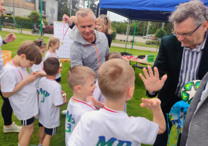 Dzieci na olimpiadzie sportowej.