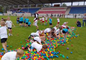 Dzieci na olimpiadzie sportowej.