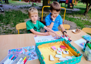 Malowanie kamieni - piknik w ogrodzie.