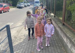 spacer na skrzyżowanie