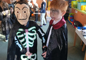 Wampir i kościotrupek.