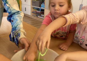 Dzieci eksperymentują