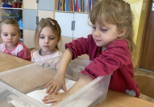 Dzieci eksperymentują