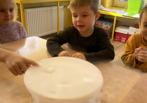 Dzieci eksperymentują