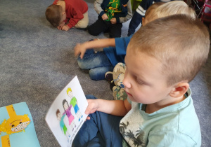 Zajęcia w kole - poznawanie praw dzieci.