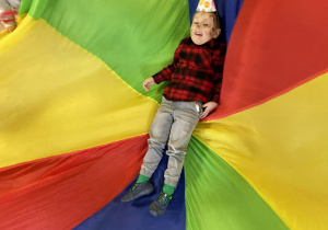 Zabawy z chustą animacyjną.