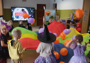 zabawy z chustą animacyjną