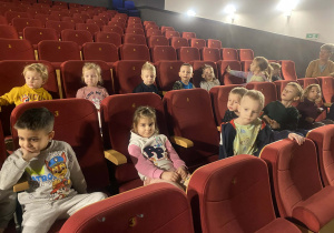 Dzieci w kinie Spójnia