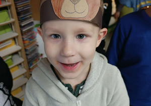 Kuna w misiowej opasce.