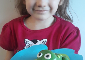 Żaba z plasteliny Wiktorii z grupy 5