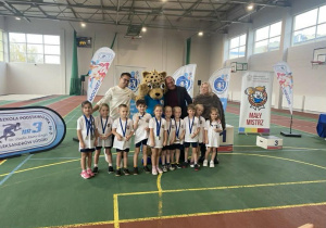 Zdjęcie grupowe - drużyna z organizatorami.