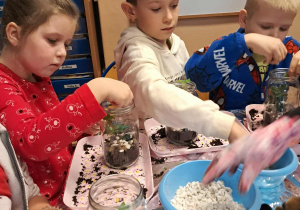 Dzieci tworzą swoje kompozycje