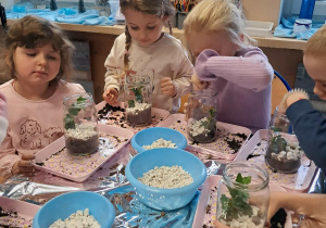 Dzieci tworzą swoje kompozycje