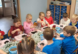 Dzieci tworzą swoje kompozycje