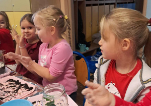 Dzieci tworzą swoje kompozycje