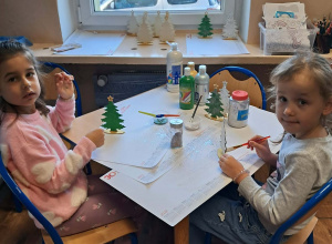 Przygotowania do kiermaszu świątecznego