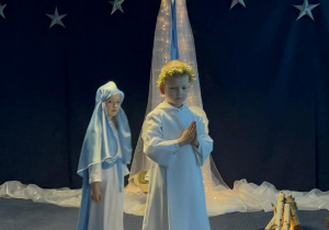 Dzieci w roli Maryi i Gabriela