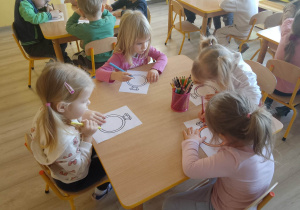 Dzieci podczas zajęć