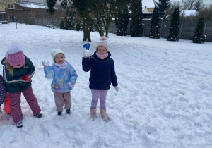 Wspólne zabawy na śniegu