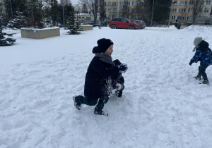 Wspólne zabawy na śniegu