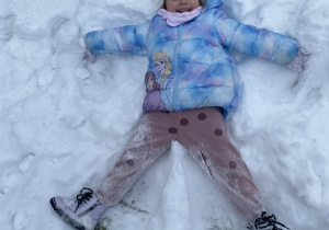 Wspólne zabawy na śniegu