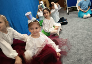 Dzieci przebrane w stroje.