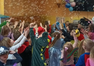 tańce i zabawy karnawałowe