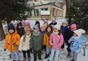 Wspólne zdjęcie przy karmniku