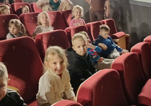 dzieci na widowni