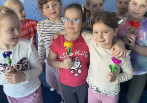 Dziewczynki z kwiatkami
