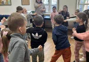 Dzieci pokazują złość