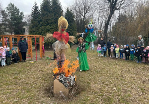 Spalenie Marzanny w ognisku.