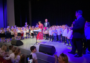 Występ przedszkolaków wraz z artystami Fundacji Avangart.