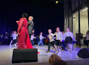 Mali artyści na wielkiej scenie - koncert "Polska pieśń wczoraj i dziś"
