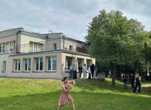 Pokazy taneczne uczennic ze Szkoły Podstawowej nr 4.