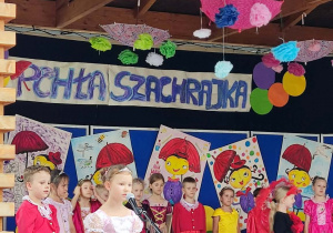 Pchła Szachrajka- scenka prezentowana przez dzieci.