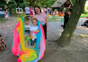 Wspólna zabawa w ogrodzie