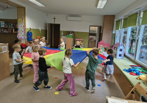 zabawy z chustą