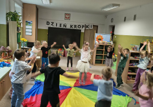 zabawy z chustą